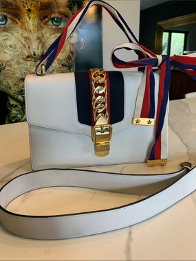🤩Authentic Gucci Sylvie bag - Size Small